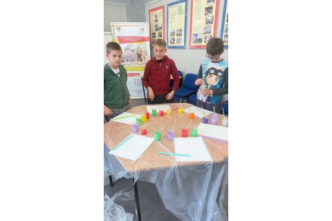 Warsztaty kreatywne dla dzieci od 10 lat - „Malowanie metodą Pouringu”