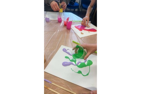 Warsztaty kreatywne dla dzieci od 10 lat - „Malowanie metodą Pouringu”