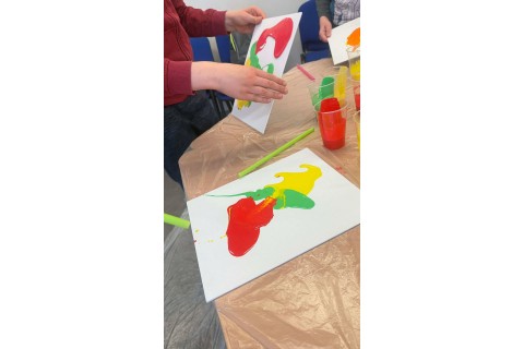 Warsztaty kreatywne dla dzieci od 10 lat - „Malowanie metodą Pouringu”