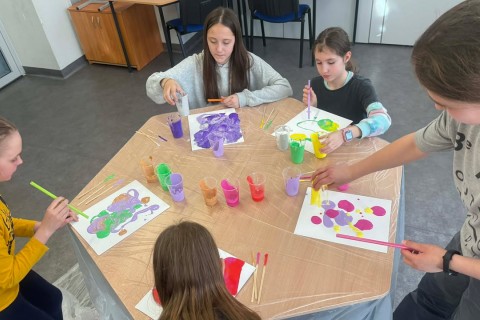 Warsztaty kreatywne dla dzieci od 10 lat - „Malowanie metodą Pouringu”