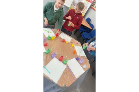 Warsztaty kreatywne dla dzieci od 10 lat - „Malowanie metodą Pouringu”