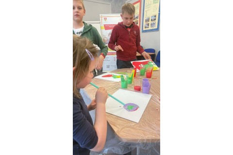 Warsztaty kreatywne dla dzieci od 10 lat - „Malowanie metodą Pouringu”