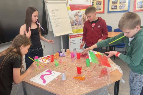 Warsztaty kreatywne dla dzieci od 10 lat - „Malowanie metodą Pouringu”