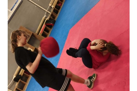 ZAJĘCIA SAMOOBRONY DLA KOBIET