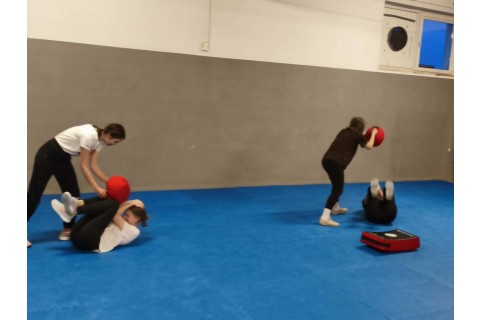 ZAJĘCIA SAMOOBRONY DLA KOBIET