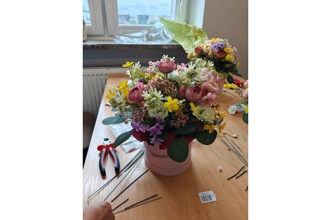 Warsztaty florystyczne dla seniorów - Kwiaty w pudełku