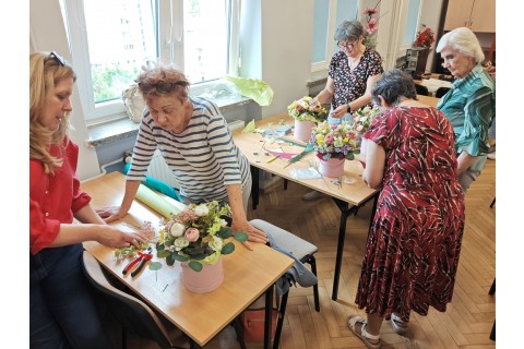 Warsztaty florystyczne dla seniorów - Kwiaty w pudełku