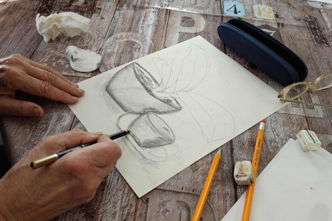 Warsztaty malarstwa dla seniorów - martwa natura ołówkiem