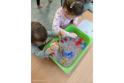 Bawmy się razem - zabawy sensoryczne dla rodziców i dzieci w wieku 3-5