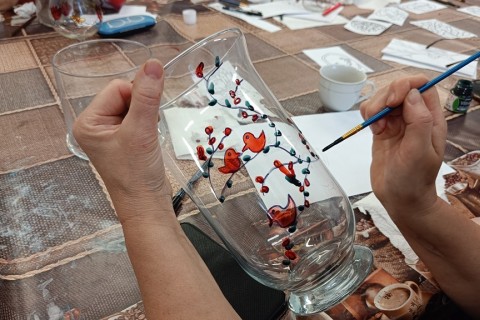 Warsztaty artystyczne dla seniorów - „Malowanie na szkle”