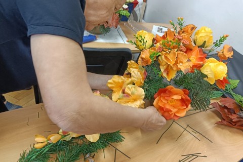 Warsztaty florystyczne dla seniorów - kompozycje na groby