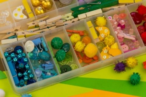 Warsztaty kreatywne dla seniorów - Biżuteria z zamków, filcu...